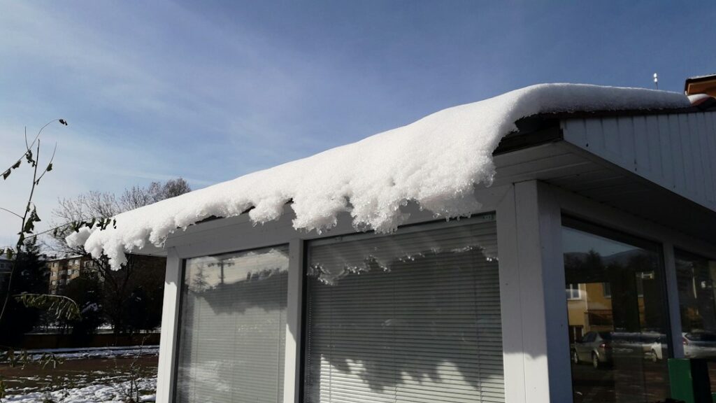 Prevent garage door freezing